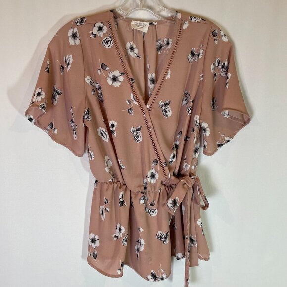 Sienna Sky Tops - Sienna Sky Floral Short Sleeve Top Size M Dusty Pink Stretch Waist with Side Tie
